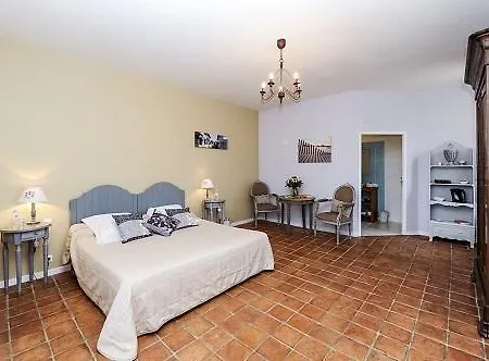 Le Clos Du - Chc Couette-café 2*